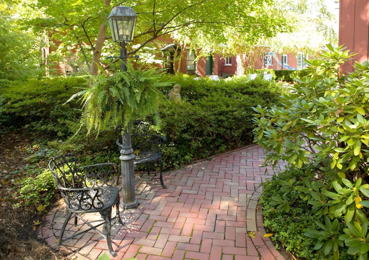 Louisville Bourbon Inn Exterior foto